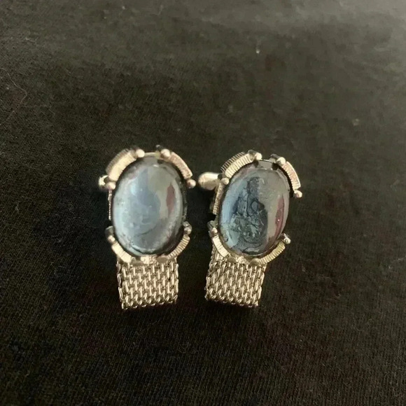 Vintage SWANK 1.25" Silver Tone Smoky Quartz Wrap Around Mesh Cufflinks. - Picture 2 of 11